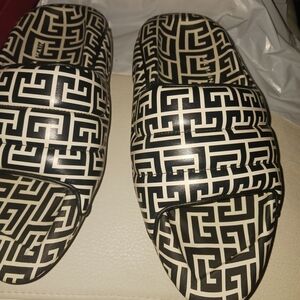 Black and White Patterned Slides